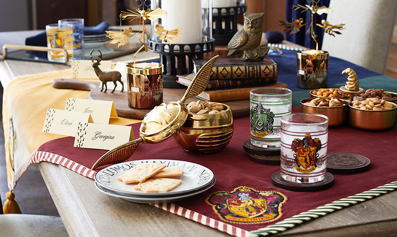 哈利波特公司与品牌Pottery Barn联名打造霍格华兹学院梦幻场景