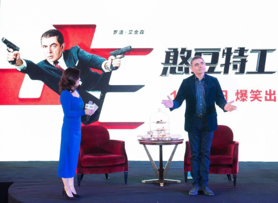 罗温·艾金森现身中国《憨豆特工3》发布会 解锁“英式茶艺”新技能