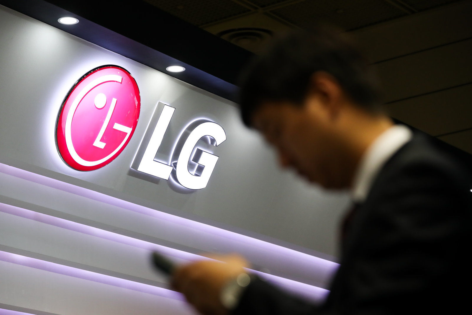 LG 为可折式装置注册三个智能手机产品的商标