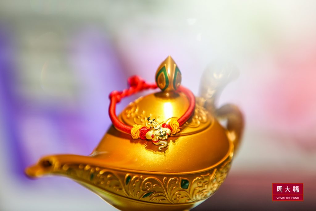 周大福新品邀约神秘,唤醒灯神,与黄圣池共赴金色魔法盛宴