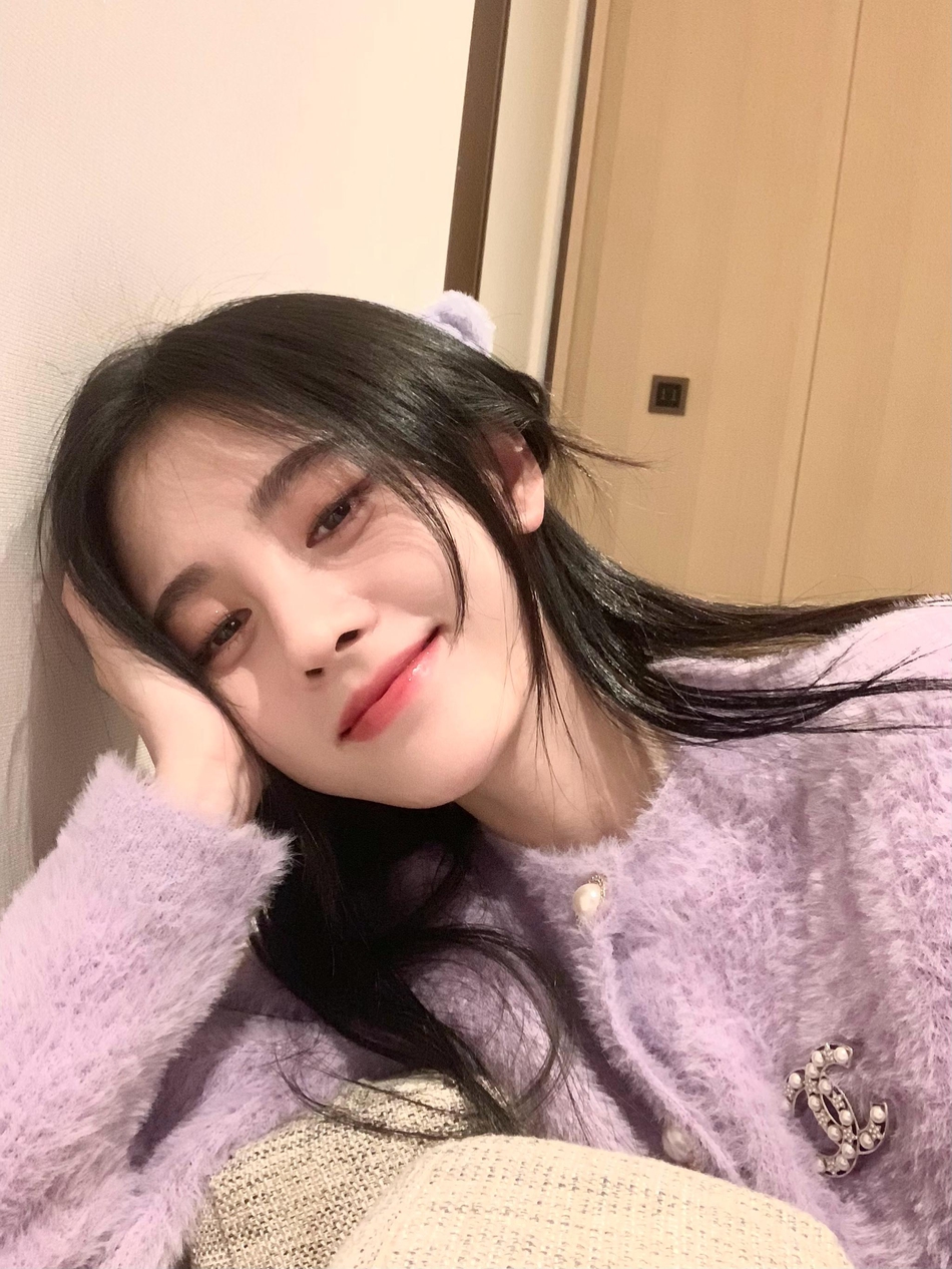 美少女！鞠婧祎怼脸自拍肤白唇红清纯动人