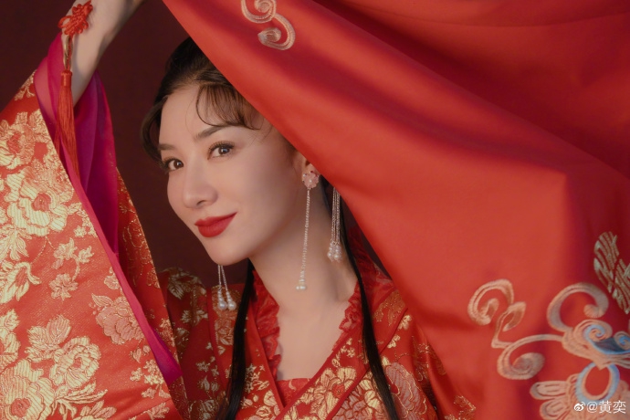爷青回！黄奕时隔21年再现李玉湖造型