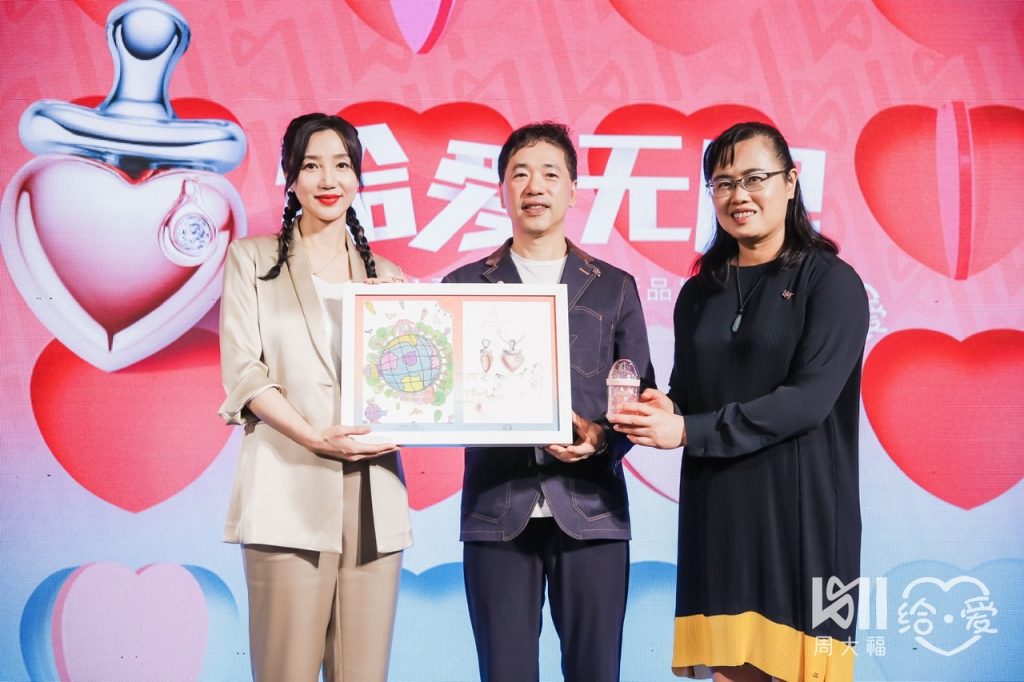 阿朵解锁新身份,邀你一同探索周大福1811给爱艺术展