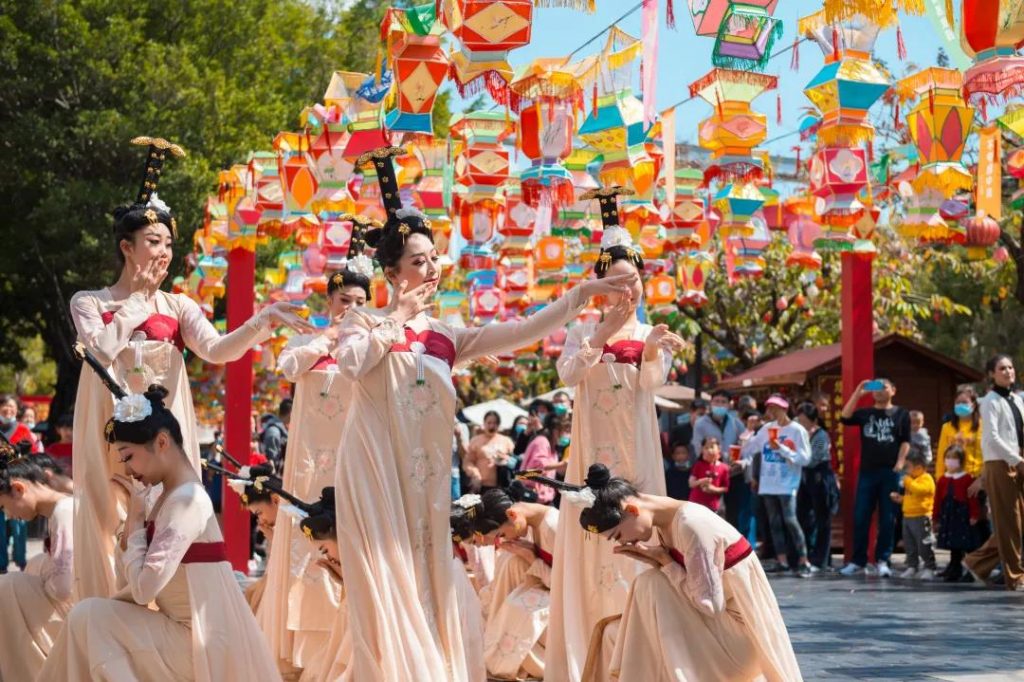 春末夏始，华侨城与您相约“五一”假期