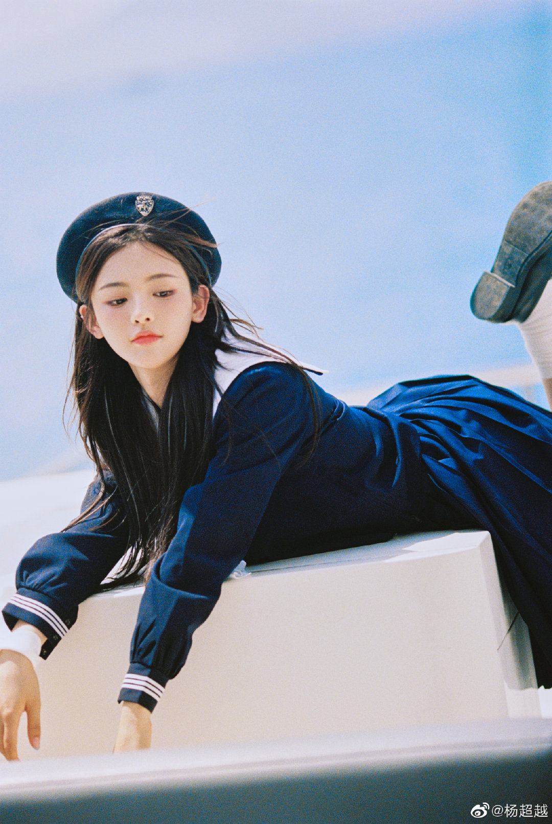 杨超越夏季水手服写真 阳光甜美学生气十足