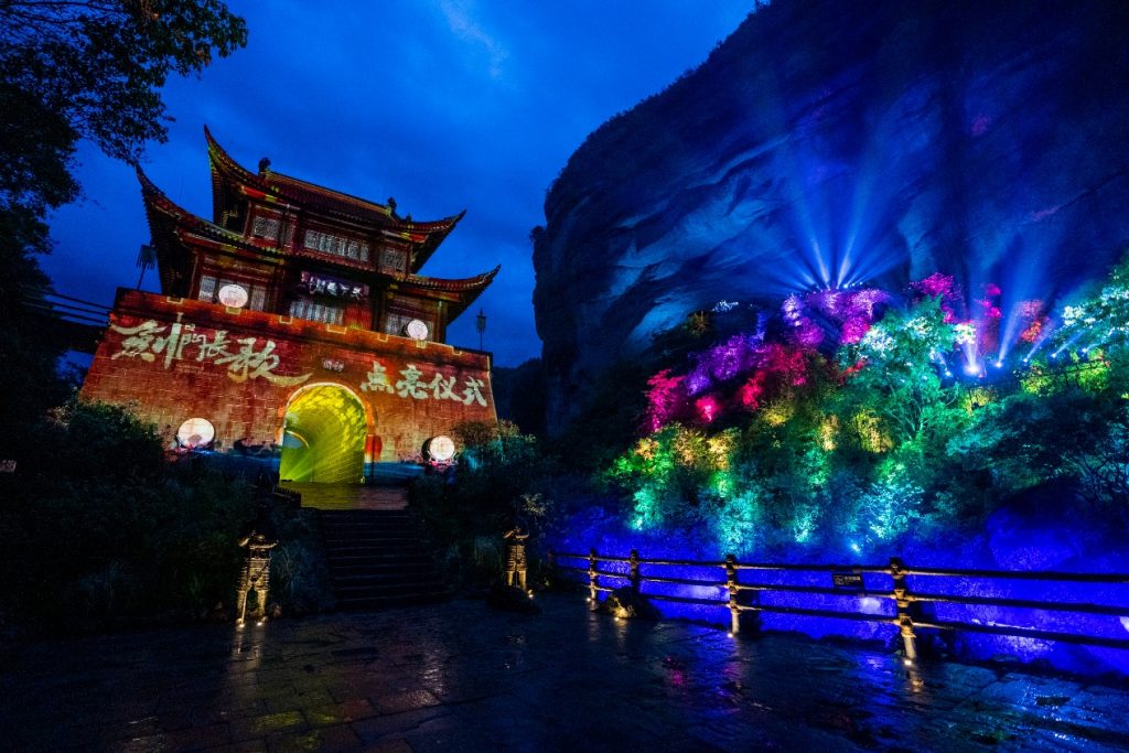 春末夏始，华侨城与您相约“五一”假期