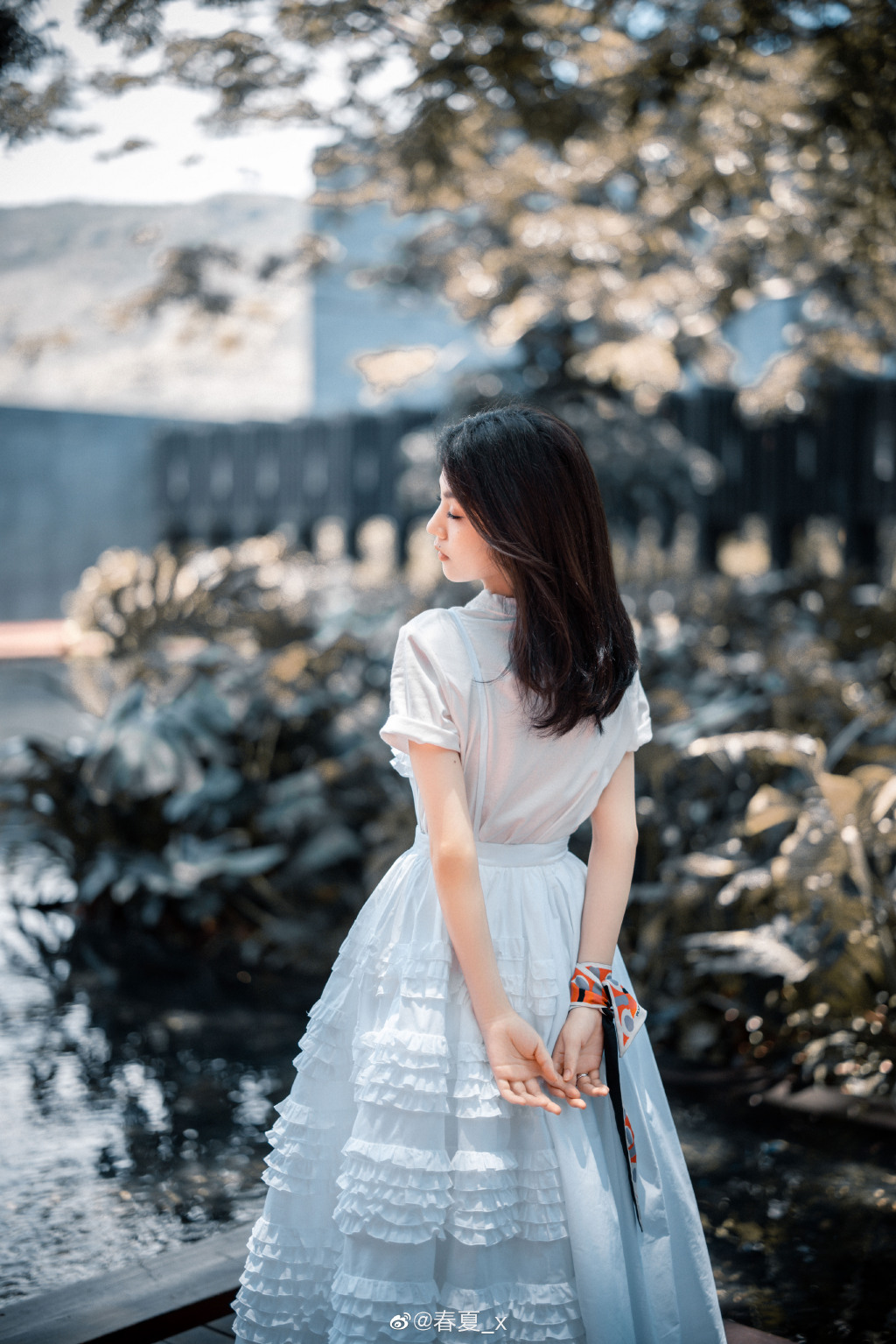 春日少女！春夏穿白裙眼神清澈似林间精灵