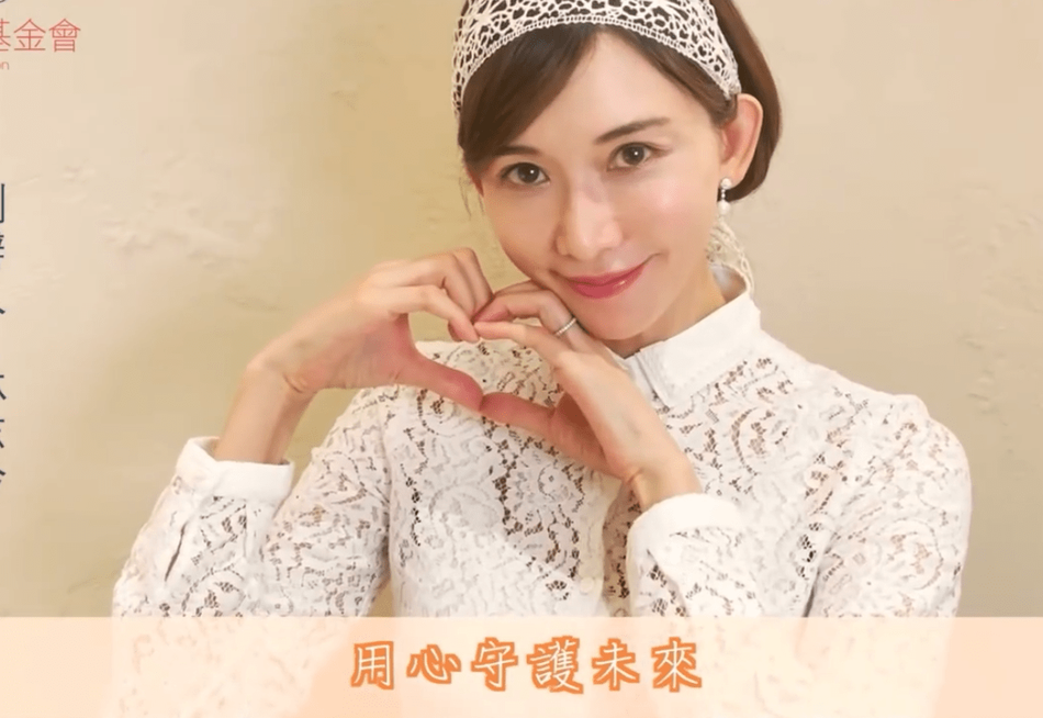 好久不见！林志玲穿镂空蕾丝白裙 温柔知性