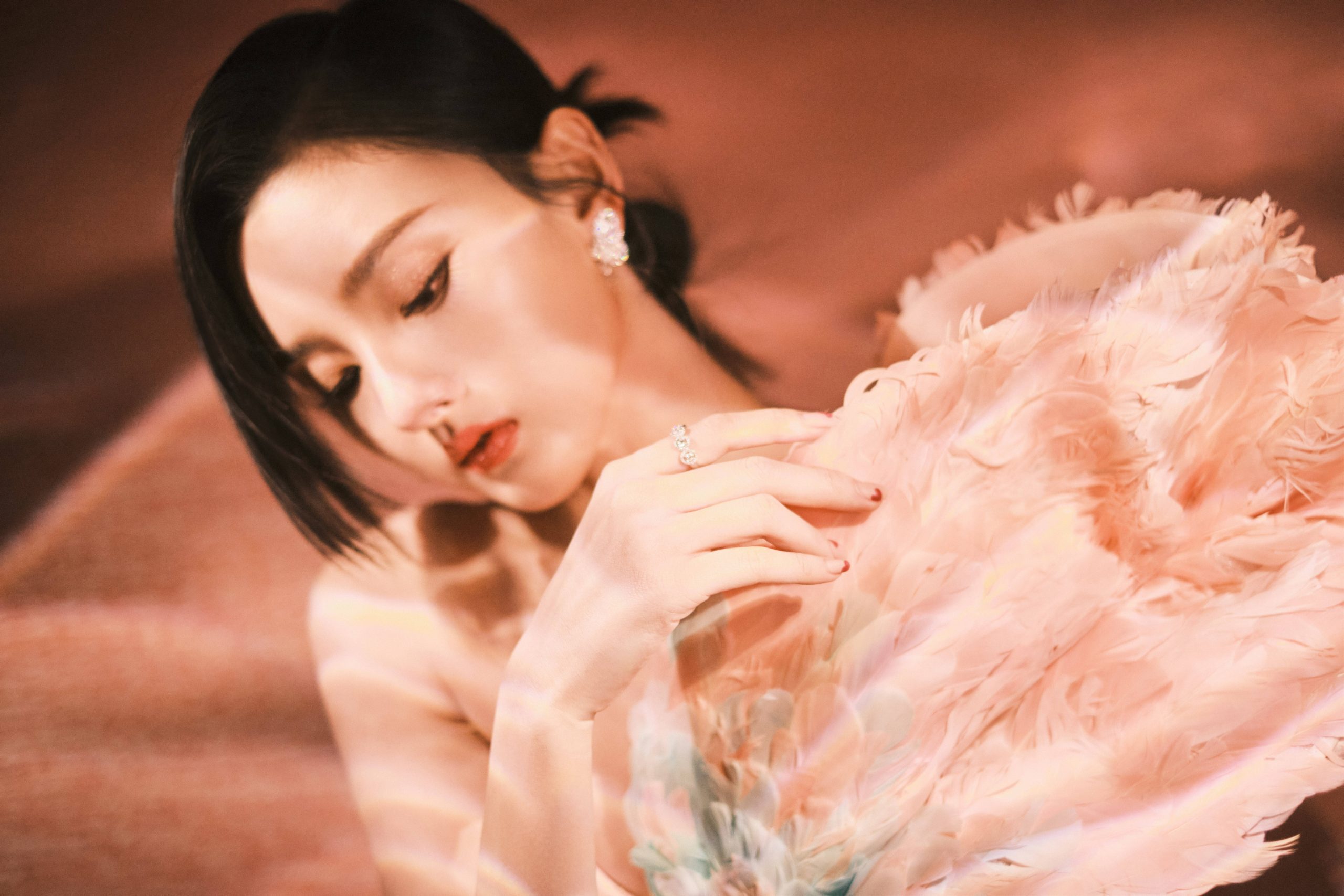 宋祖儿穿梦幻鱼尾裙 身姿曼妙甜美迷人