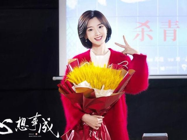 毛晓彤王子异《心想事成》杀青，姐弟恋互动甜蜜 