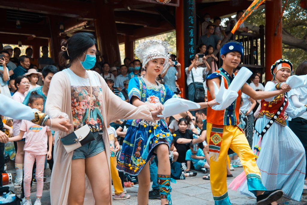 华服秀典、刀杆节、花车大巡游，锦绣中华五一真精彩 