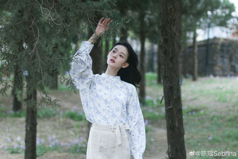 陈瑶晒春日与花写真 清新唯美 