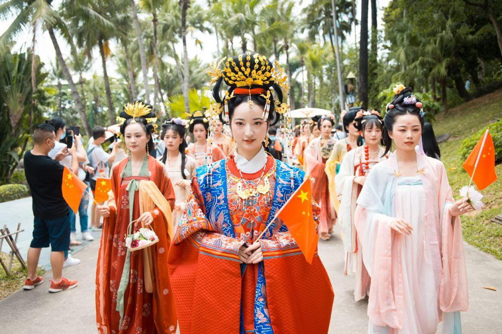 华服秀典、刀杆节、花车大巡游，锦绣中华五一真精彩 