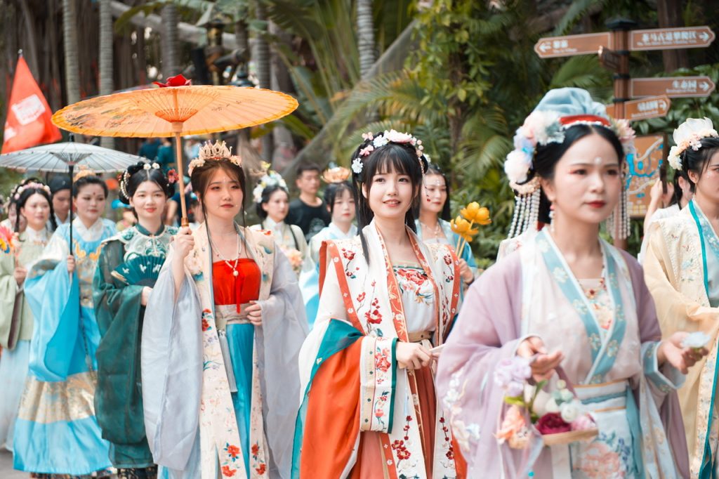 华服秀典、刀杆节、花车大巡游，锦绣中华五一真精彩 