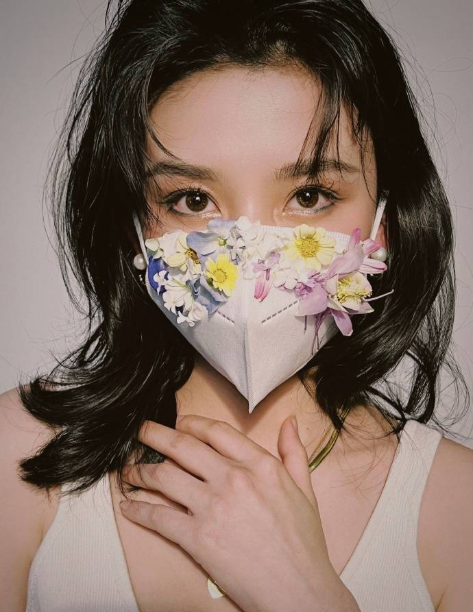 宋祖儿戴立体花朵口罩 清纯俏皮气质绝 