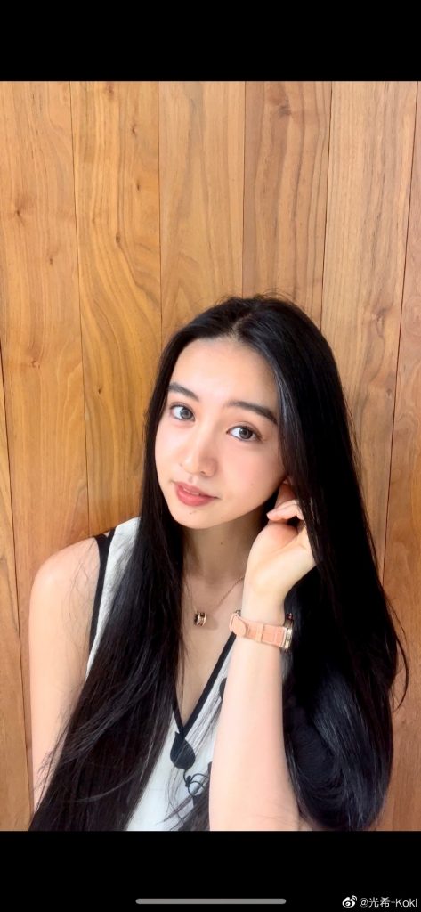 木村光希晒清纯美照 披柔顺长发笑容甜 