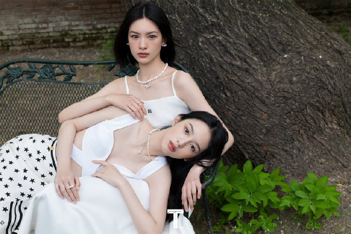 周也邱天合拍时尚大片 清纯文艺画面好养眼 