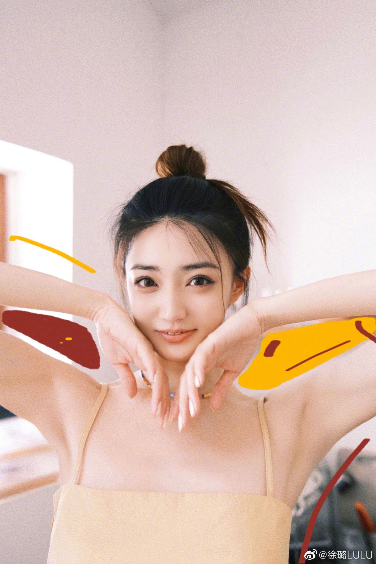 徐璐清凉夏日写真释出 古灵精怪满满少女感 