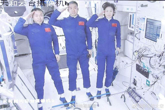 马斯克推迟特斯拉AI日，称将公布人形机器人原型机 