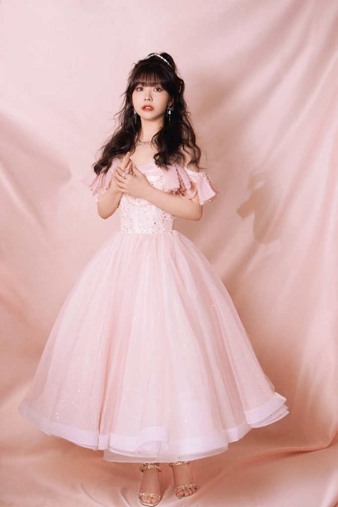 赖美云穿梦幻粉抹胸裙拍写真 变身甜美公主&nbsp