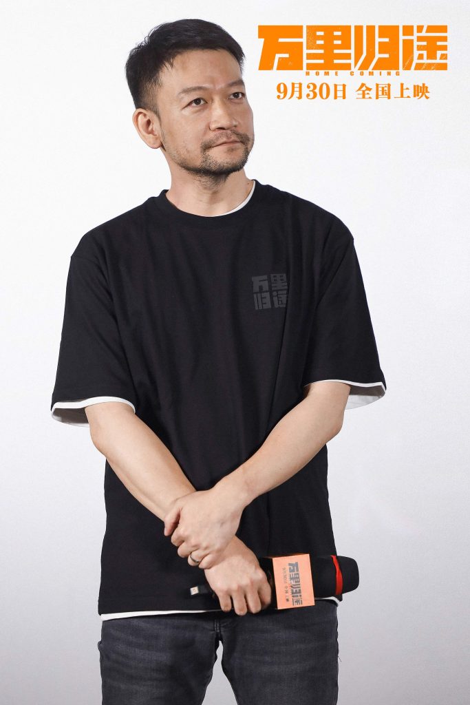 《万里归途》首映口碑获赞，还原外交官撤侨幕后 被张译戳中泪点，观众：真实代入，又震撼又感动
