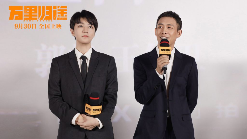 《万里归途》首映口碑获赞，还原外交官撤侨幕后 被张译戳中泪点，观众：真实代入，又震撼又感动