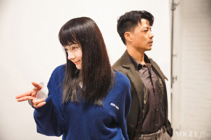 迪丽热巴段奕宏合拍大片 大叔配少女质感足 