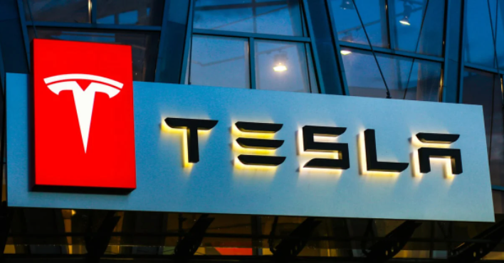 传特斯拉上海工厂年底周产2.05万辆汽车，罕见未满产 