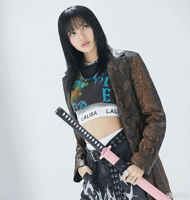 "Typa Girl"原是Lisa的solo曲 作曲者称为女性赋权 
