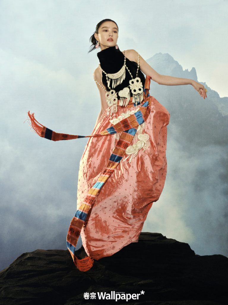 倪妮晒卷宗山抹微云封面 东方美学倾洒而出 