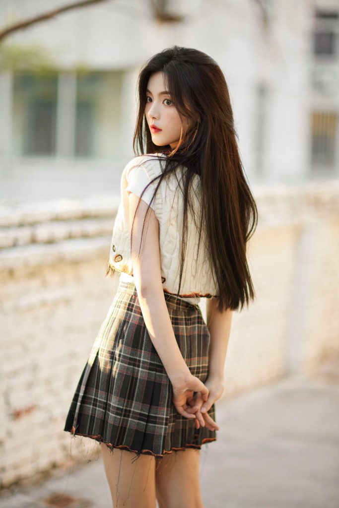杨超越少女感随拍曝光 手扎马尾青春洋溢 