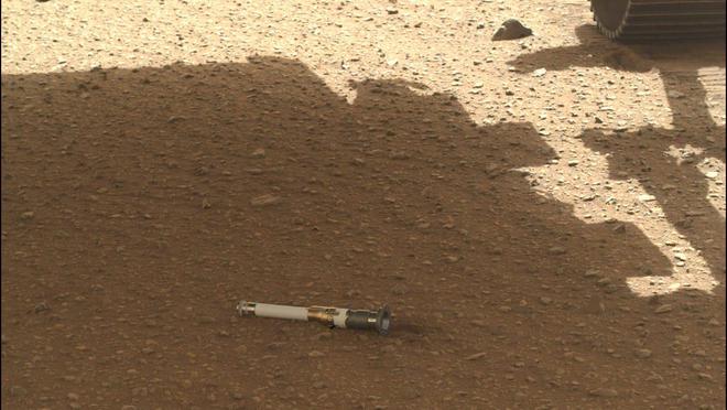  NASA毅力号探测器在火星上投放了第一个样本管
