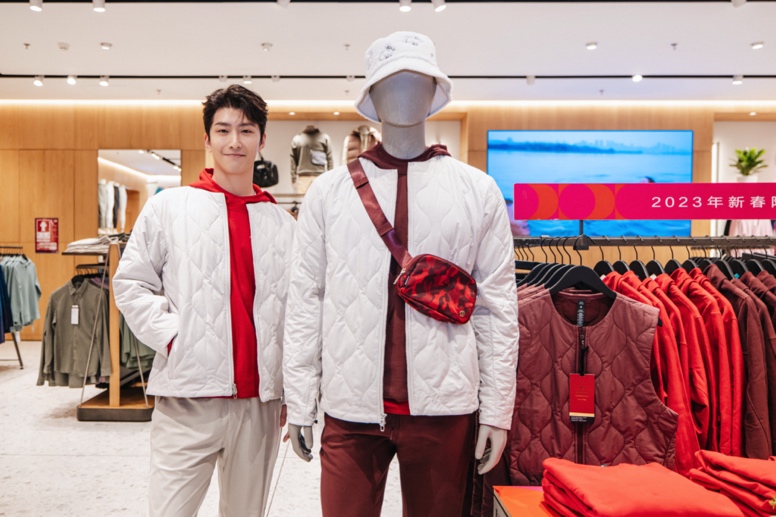 新年好状态，lululemon新春灯笼装置点亮深圳万象天地 