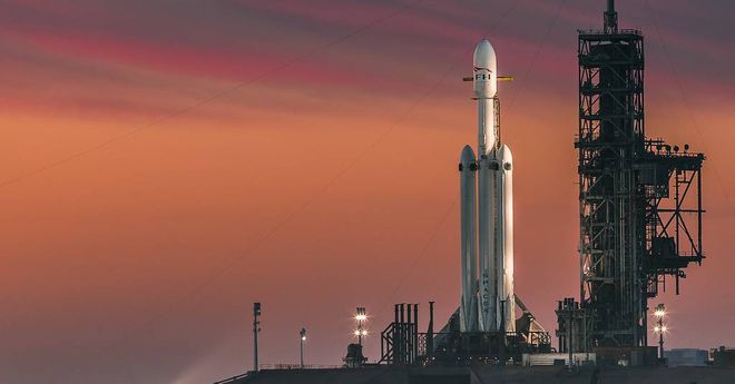 SpaceX“猎鹰重型”火箭发射美天军通信卫星等机密载荷入轨 