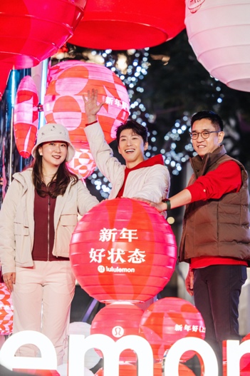 新年好状态，lululemon新春灯笼装置点亮深圳万象天地 