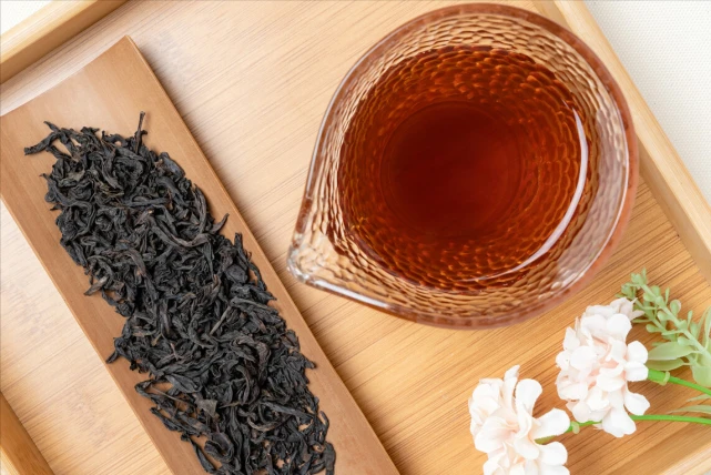 泡茶只会倒开水？怪不得苦涩难喝，老茶客教你3招，泡啥茶都美味 