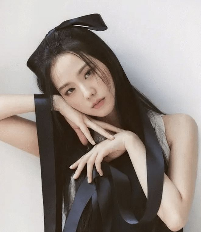 YG确认金智秀今年将Solo 正在加紧进行专辑录音 