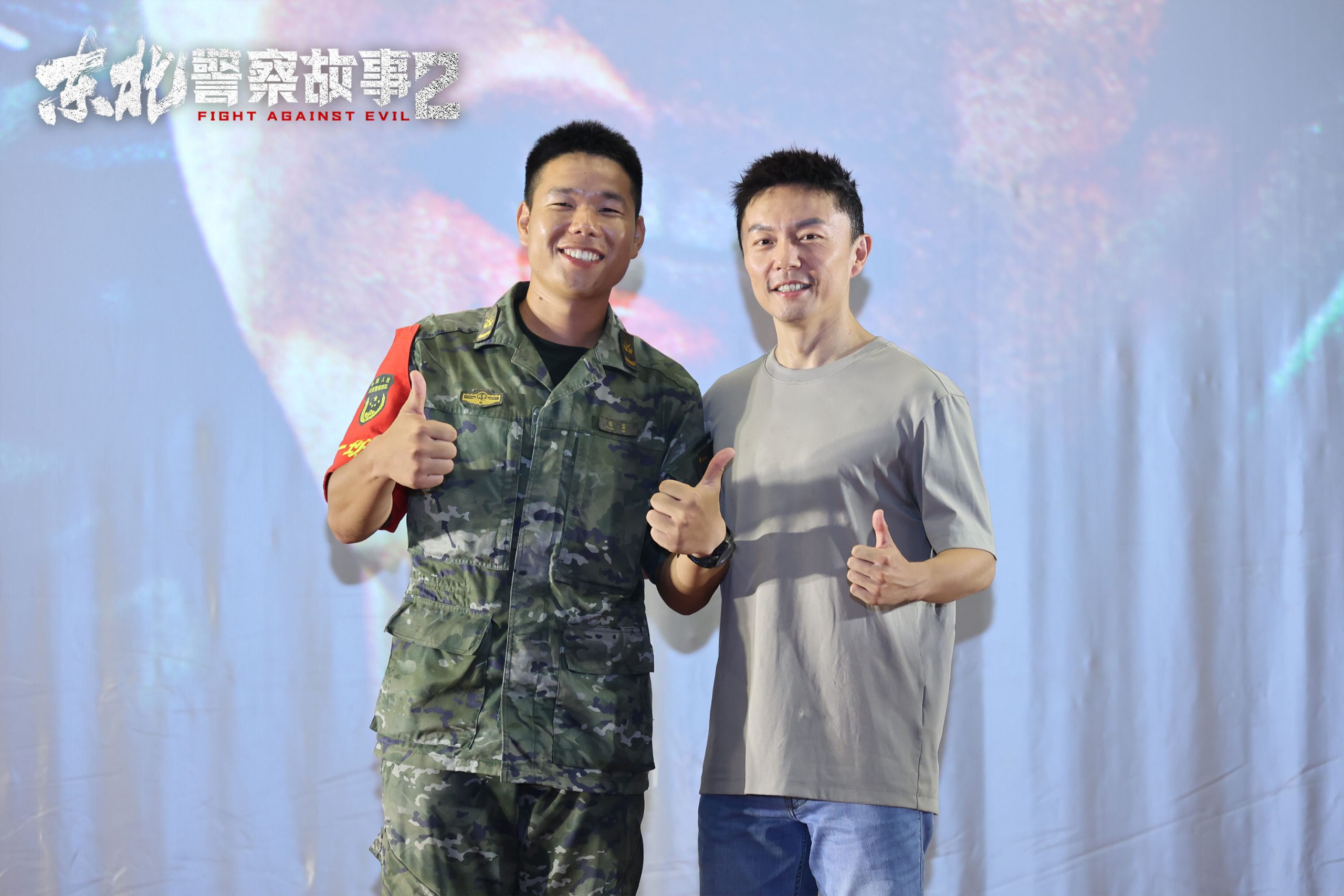 电影《东北警察故事2》深圳观影获认可 谢苗痛击恶霸引现场拍手叫好