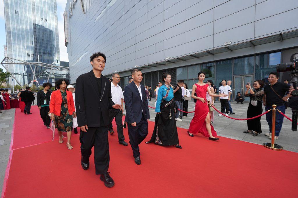电影《陌上花开》广州首映礼揭晓亲情与故乡 德清王姆刘锡明表演感动全场