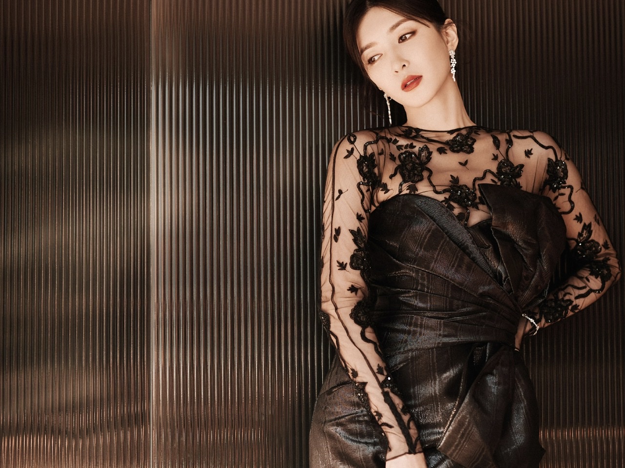 江疏影穿透视黑裙撩人 美腿若隐若现太吸睛