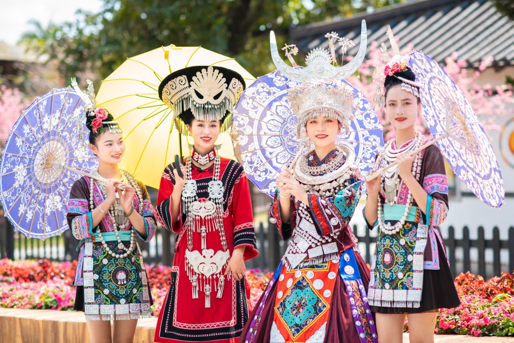最美人间四月天，清明踏青就来锦绣中华——穿汉服享半价游园