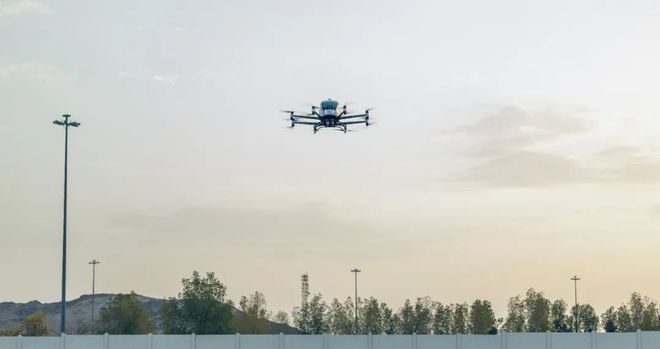 亿航智能 EH216-S 无人驾驶 eVTOL 完成沙特首飞