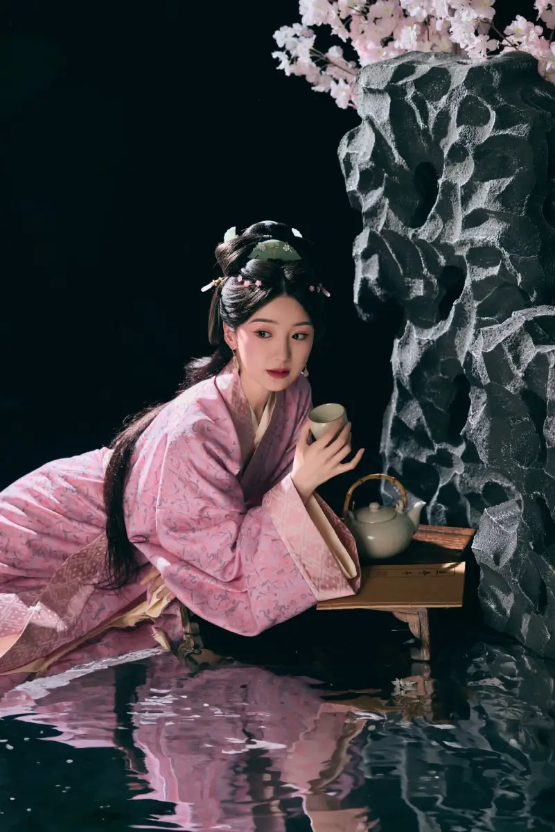 毛晓彤国风汉服写真：魅力女神