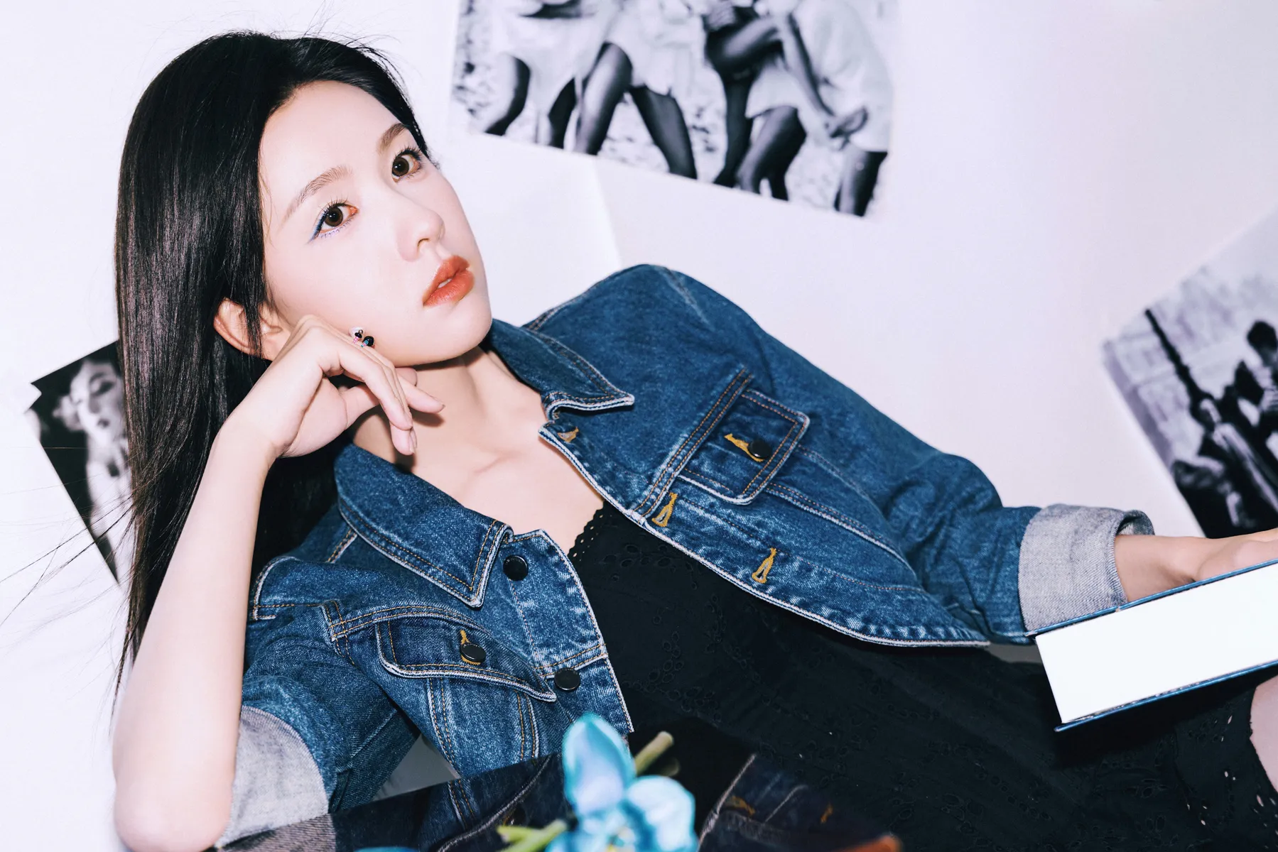 陈都灵穿小黑裙妩媚俏皮 气质清纯白皙美腿吸睛