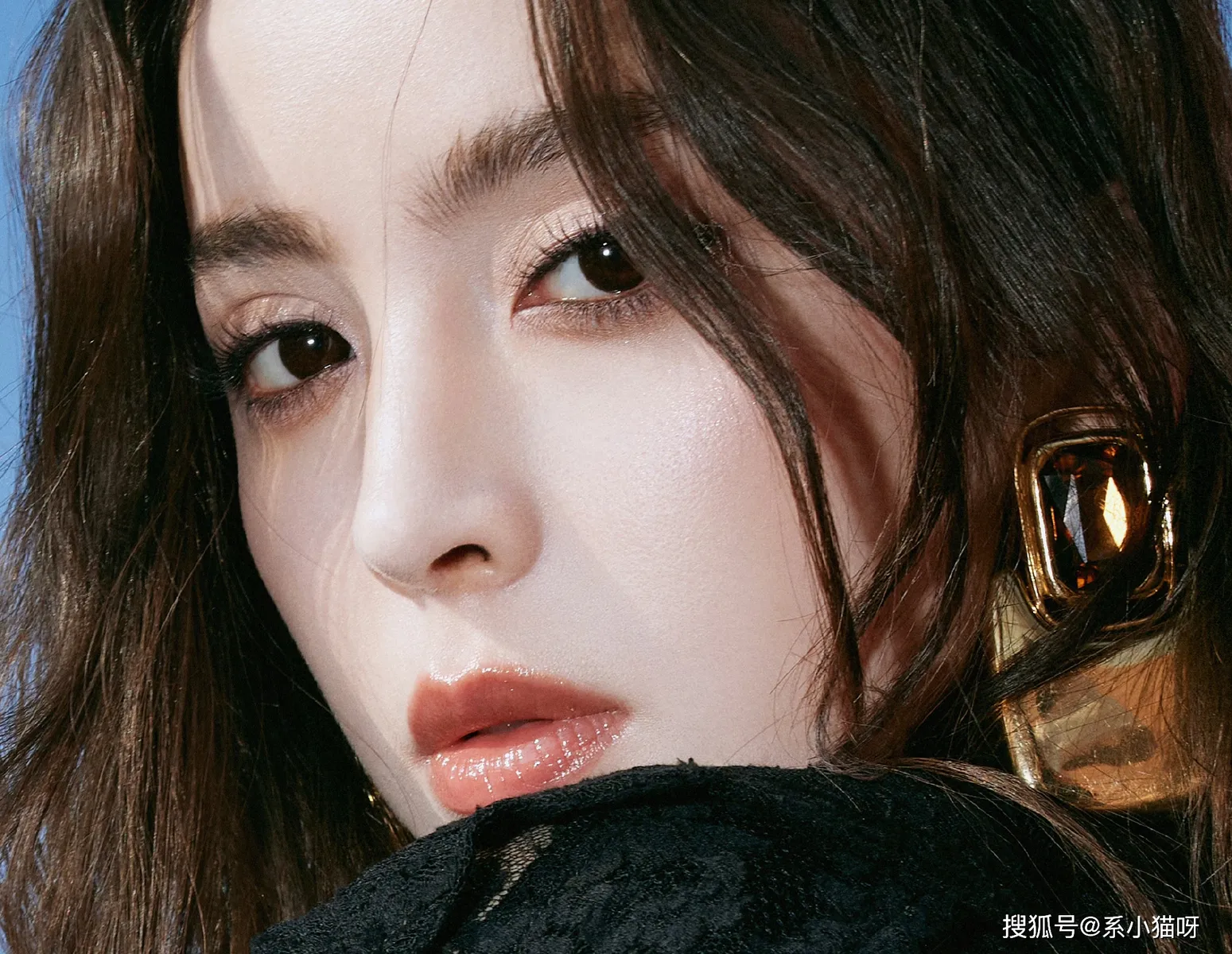 娜扎最新美照写真曝光，蕾丝内衣配迷人秀发！