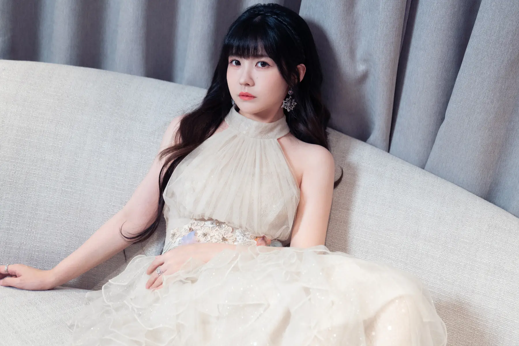 赖美云一袭黄裙可爱迷人 双眸纯真清澈似鲜花公主