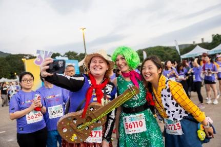 香港迪士尼乐园10K 周末 2024首次跑入魔雪奇缘世界 展开前所未有的奇妙体验