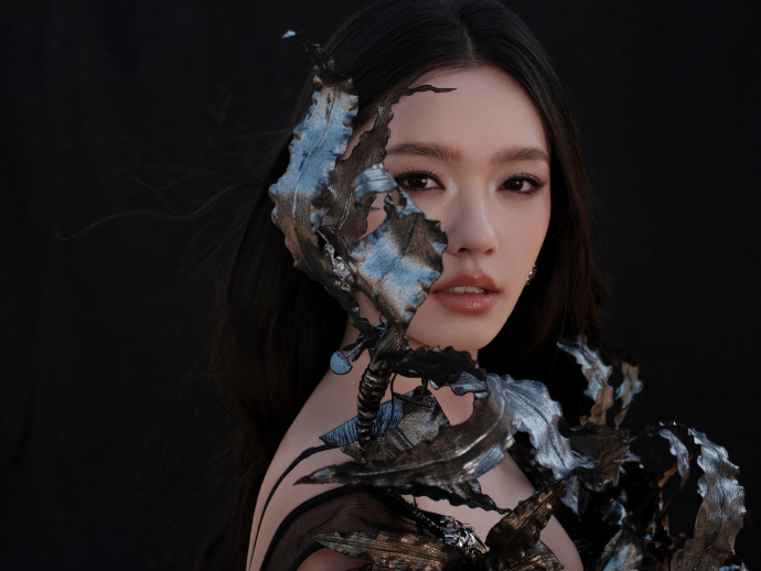 林允塞壬女王风 尽显野蛮生命力