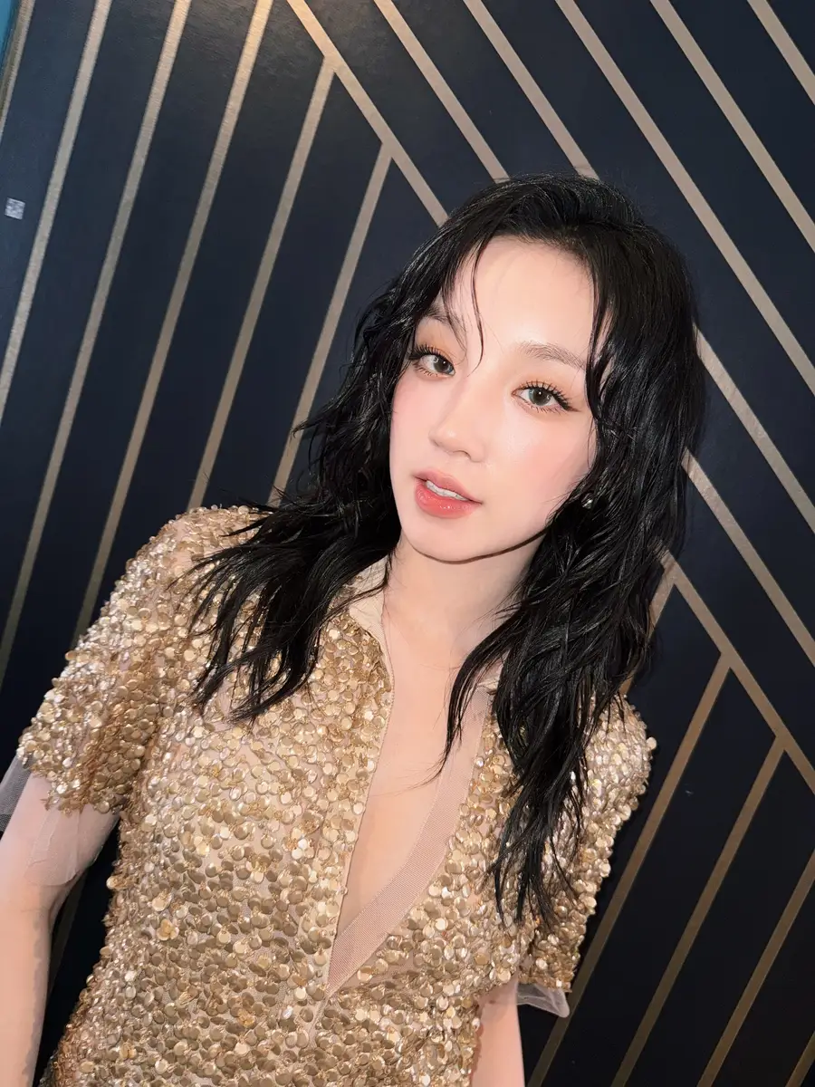 宋雨琦穿洛丽塔裙子变小魔女 造型搞怪俏皮可爱