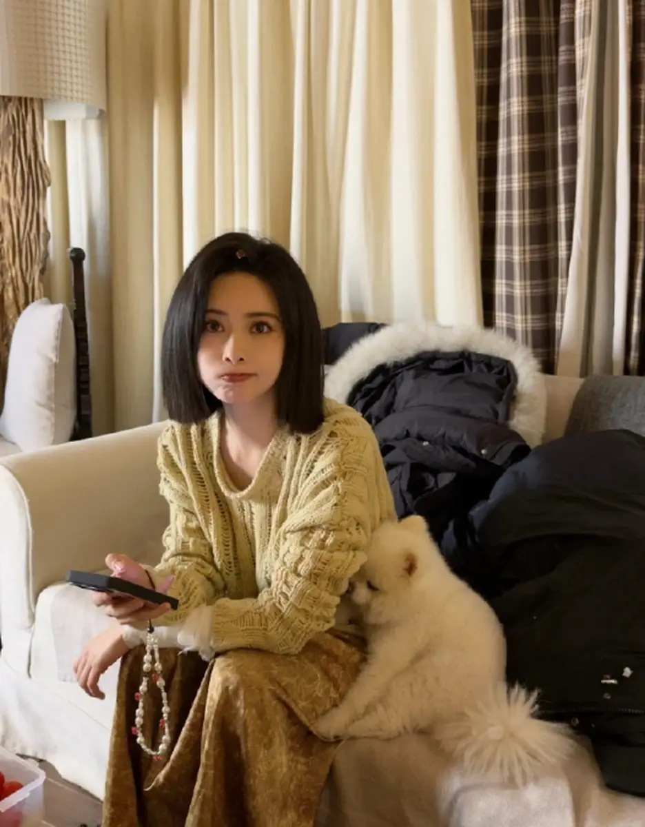 孟子义晒云南随拍照 出门晒太阳感受新鲜空气